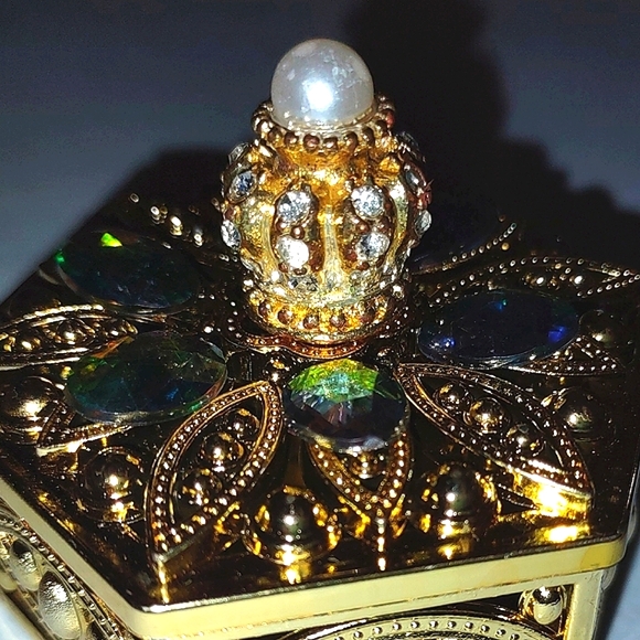 Hexagon Shape Storage Trinket Box Case w/ Crown Jewels - Picture 15 of 17